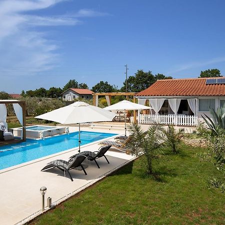 Holiday House Bilos Воднян Екстериор снимка