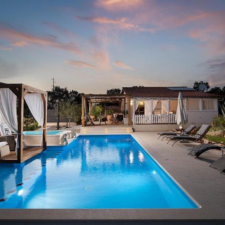 Holiday House Bilos Воднян Екстериор снимка