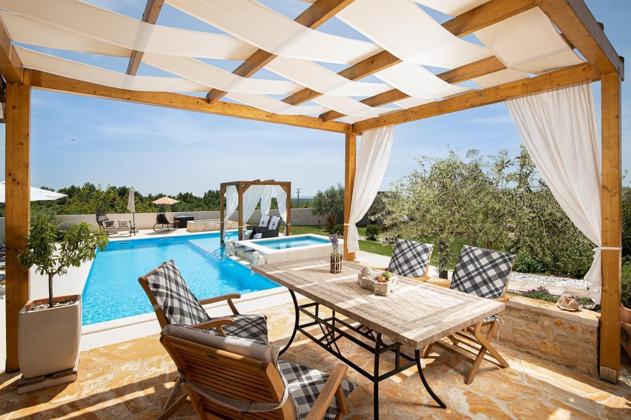 Holiday House Bilos Воднян Екстериор снимка