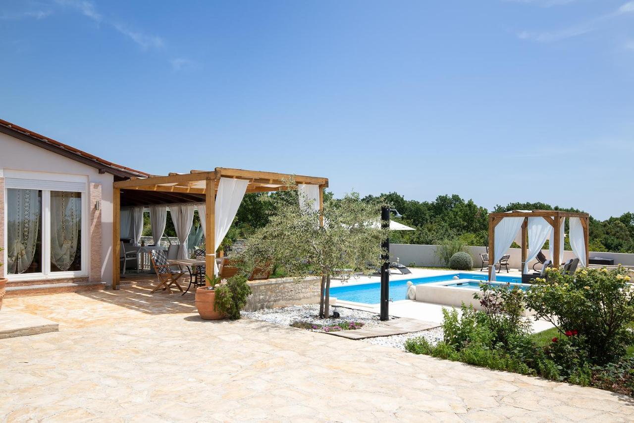 Holiday House Bilos Воднян Екстериор снимка