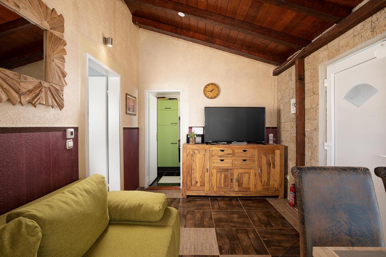 Holiday House Bilos Воднян Екстериор снимка