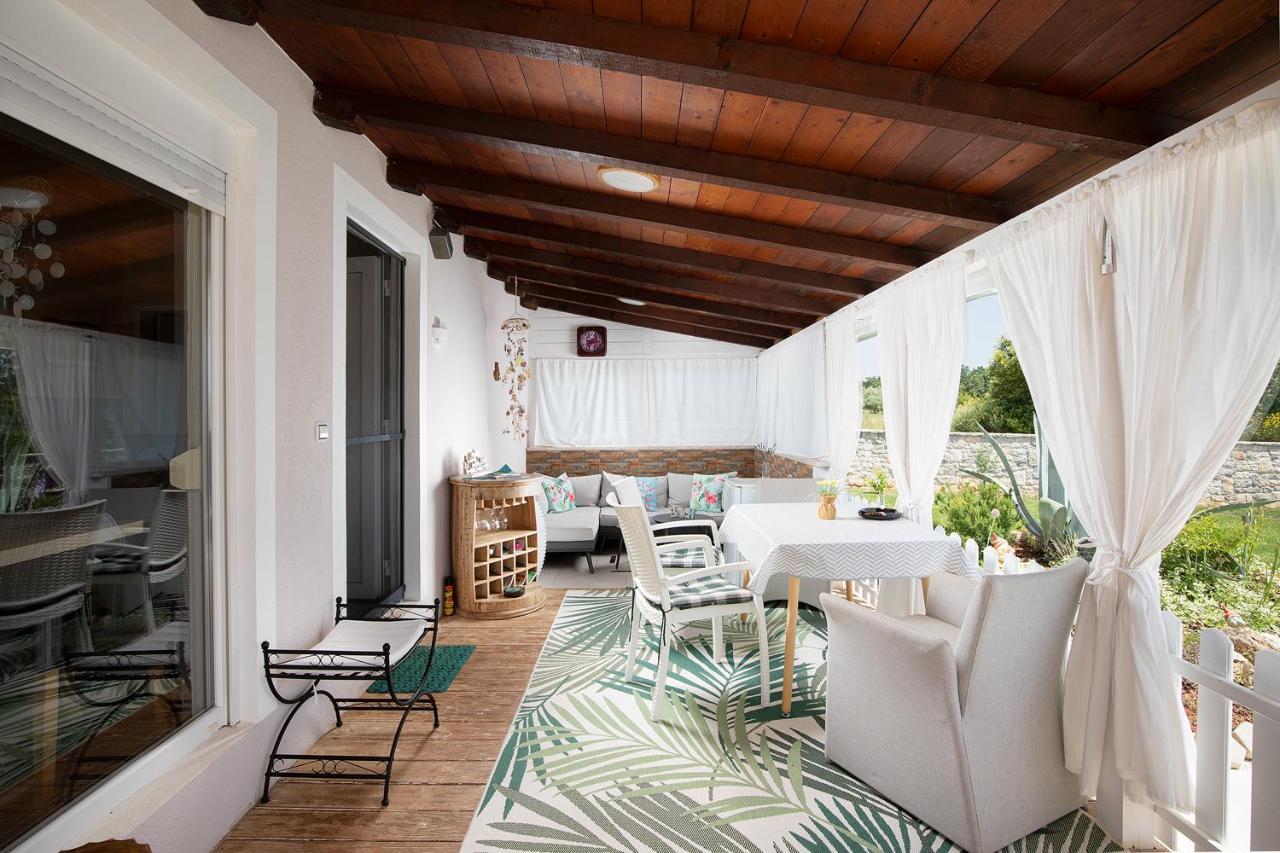 Holiday House Bilos Воднян Екстериор снимка