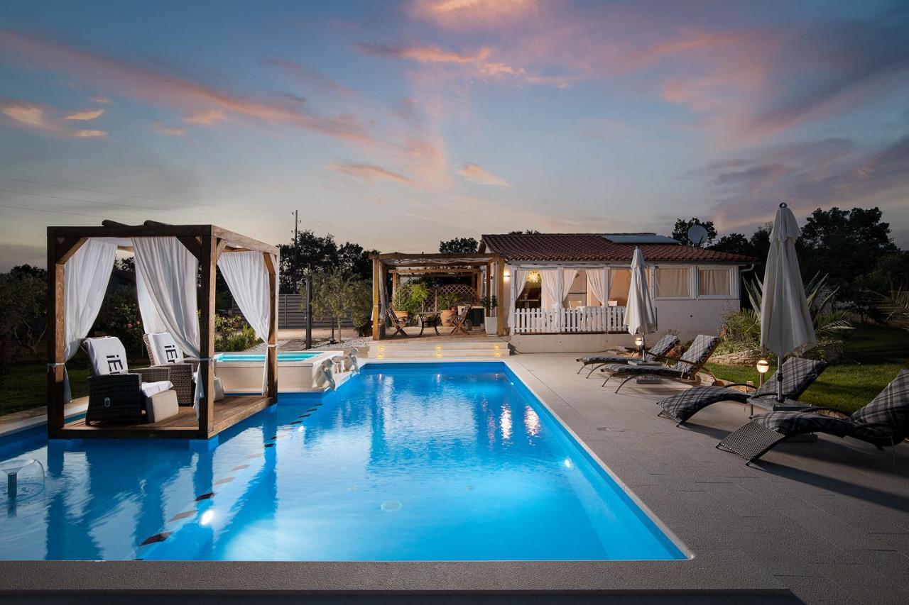 Holiday House Bilos Воднян Екстериор снимка