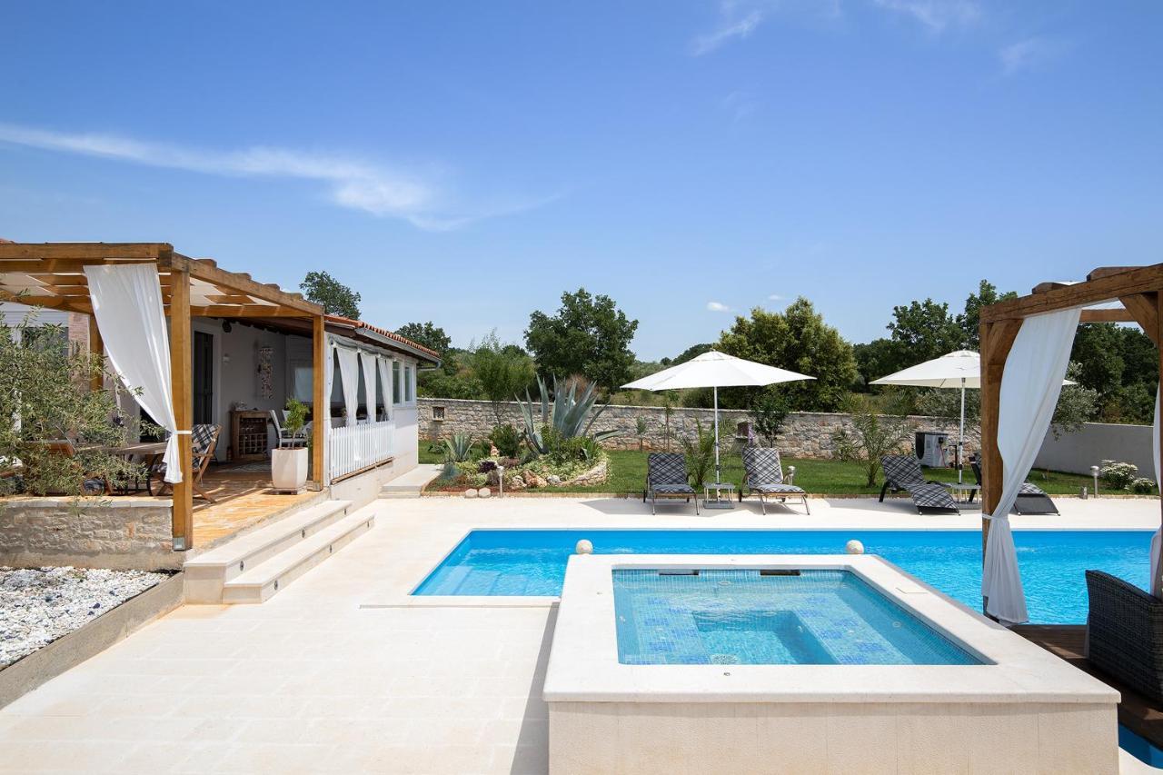 Holiday House Bilos Воднян Екстериор снимка