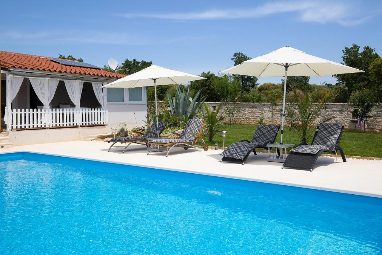 Holiday House Bilos Воднян Екстериор снимка