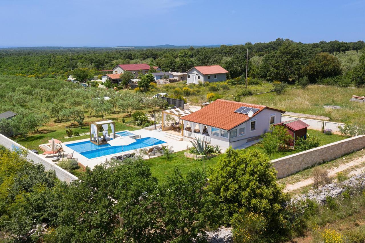 Holiday House Bilos Воднян Екстериор снимка