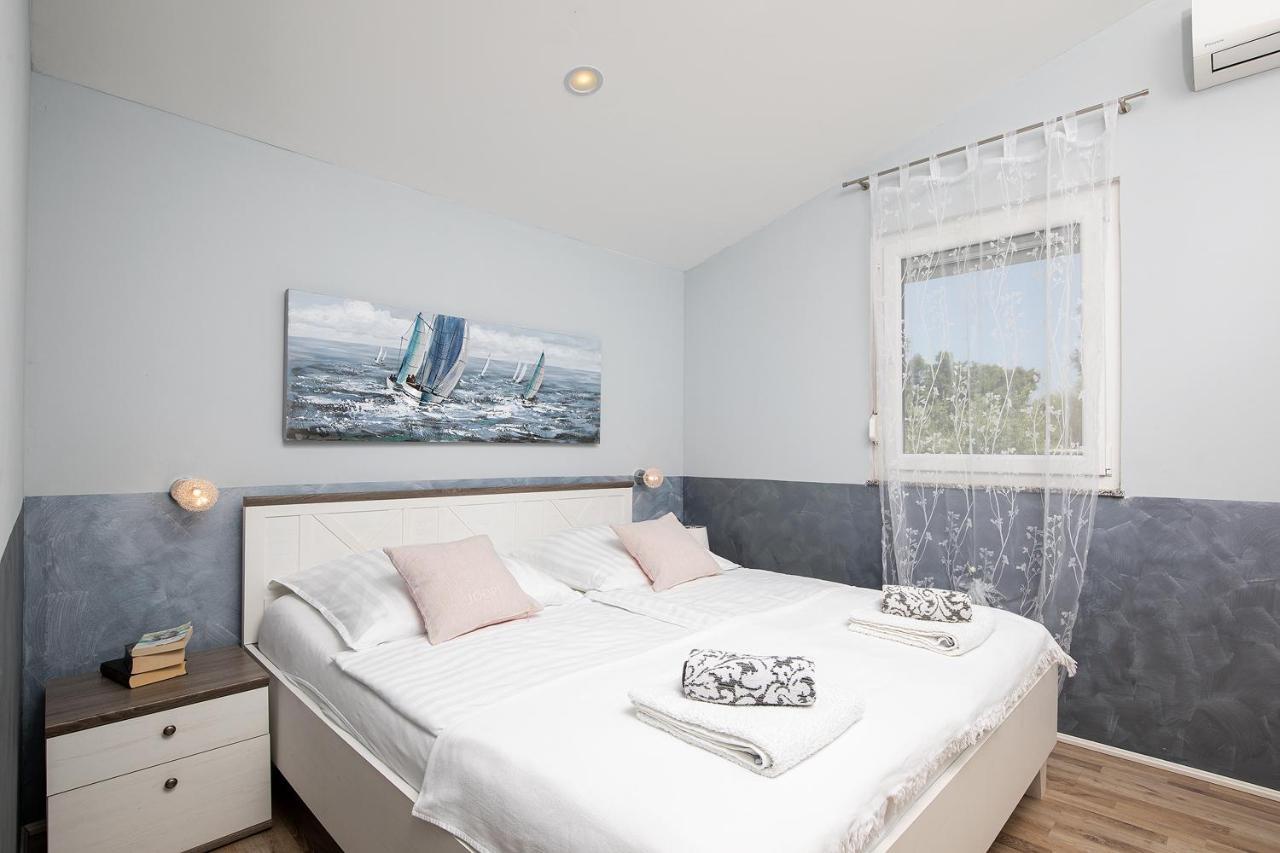 Holiday House Bilos Воднян Екстериор снимка