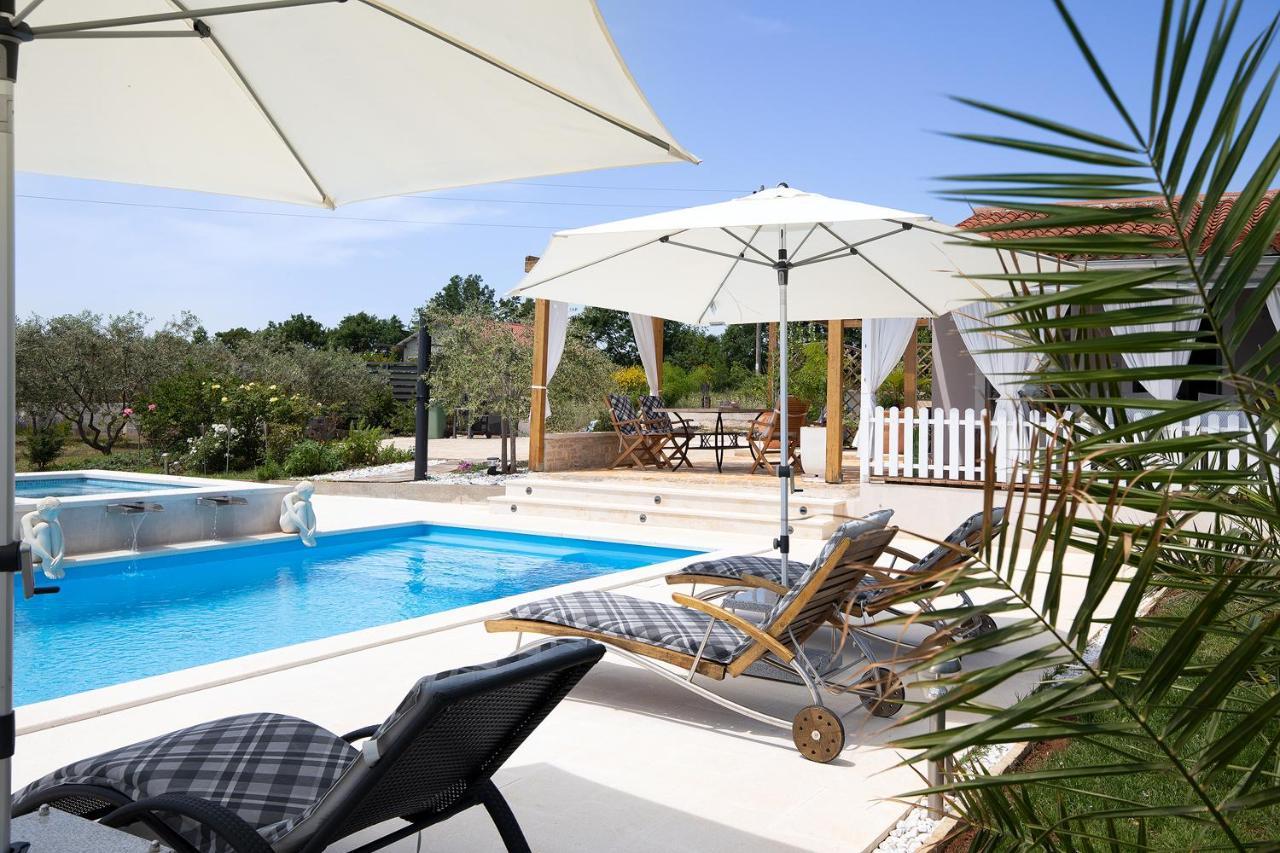 Holiday House Bilos Воднян Екстериор снимка