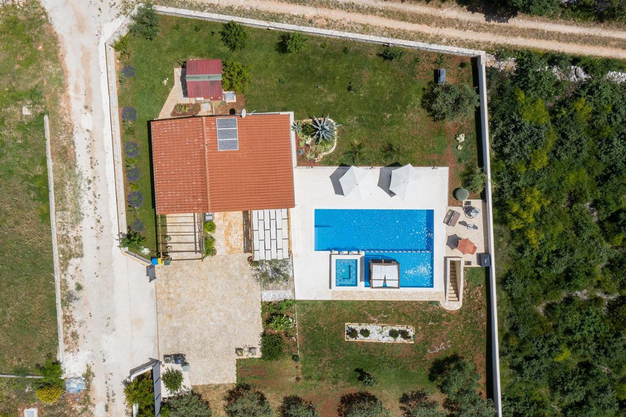 Holiday House Bilos Воднян Екстериор снимка