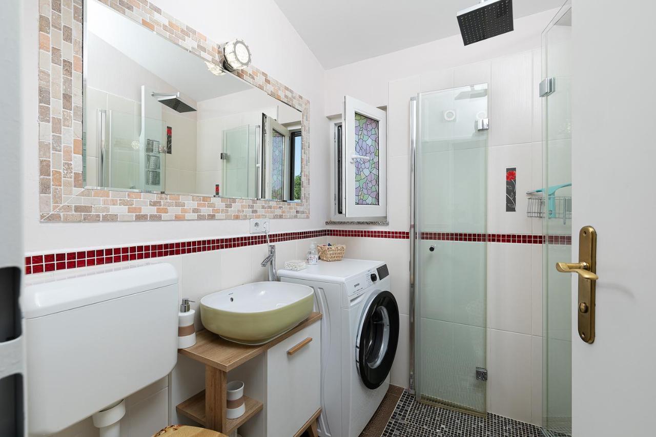 Holiday House Bilos Воднян Екстериор снимка