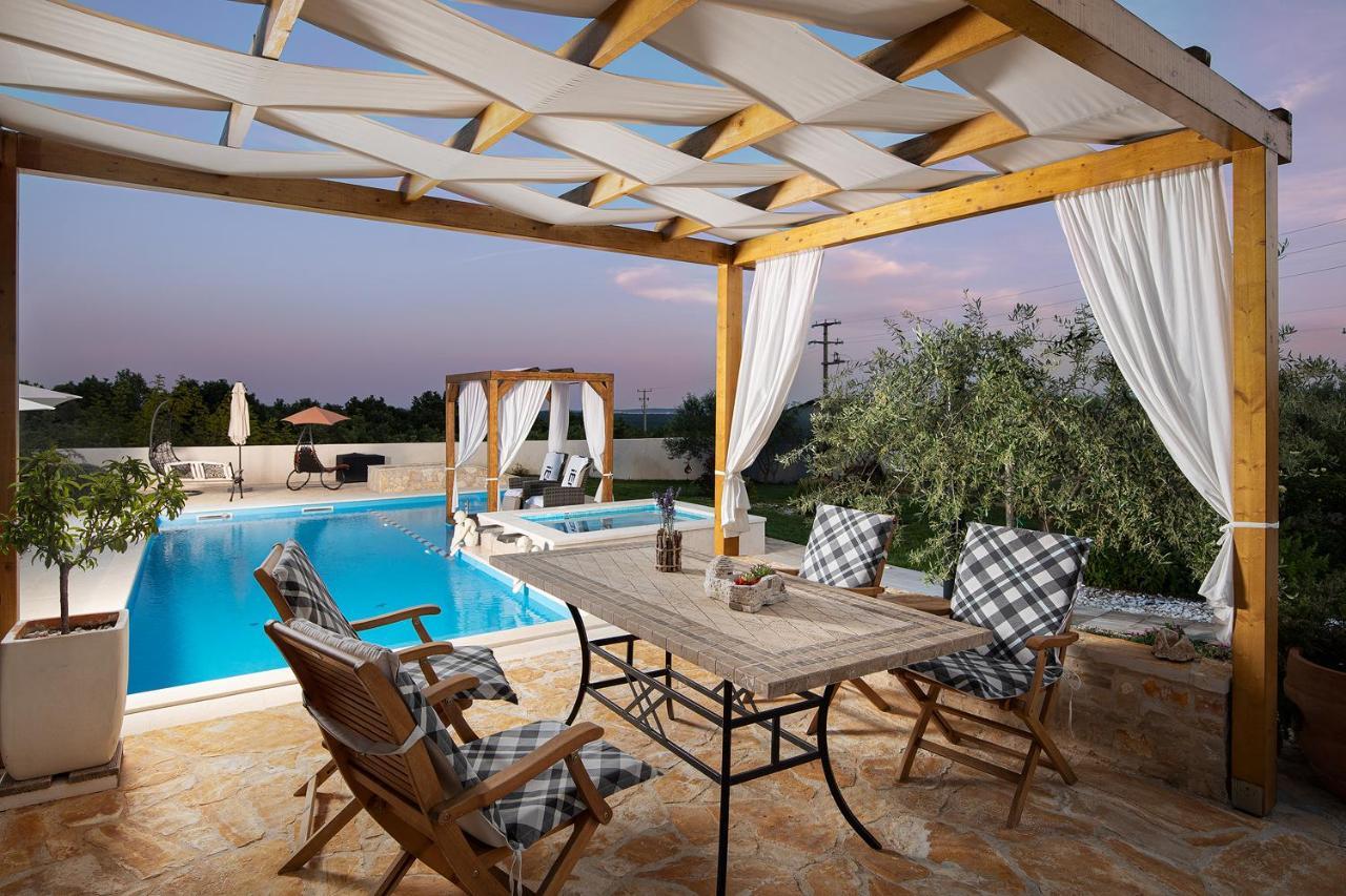 Holiday House Bilos Воднян Екстериор снимка