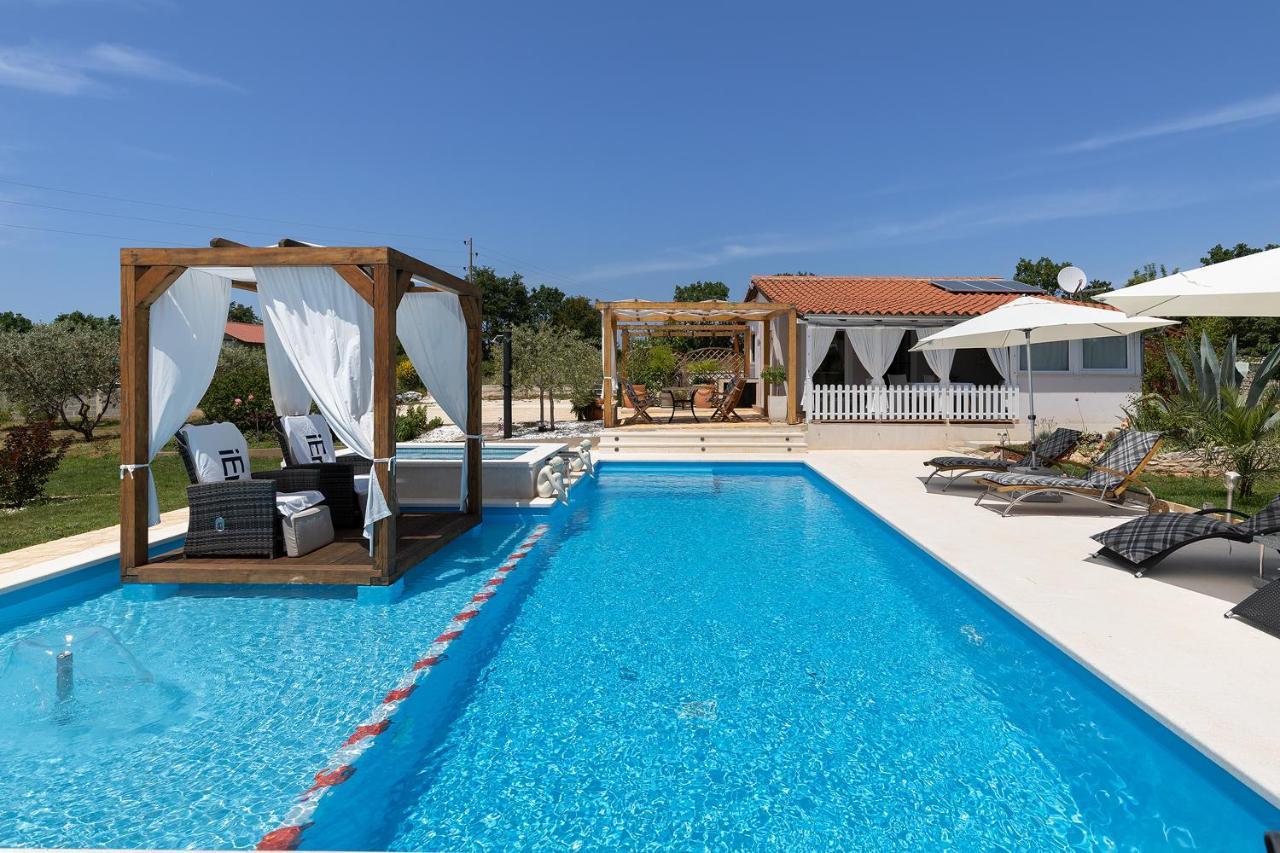 Holiday House Bilos Воднян Екстериор снимка