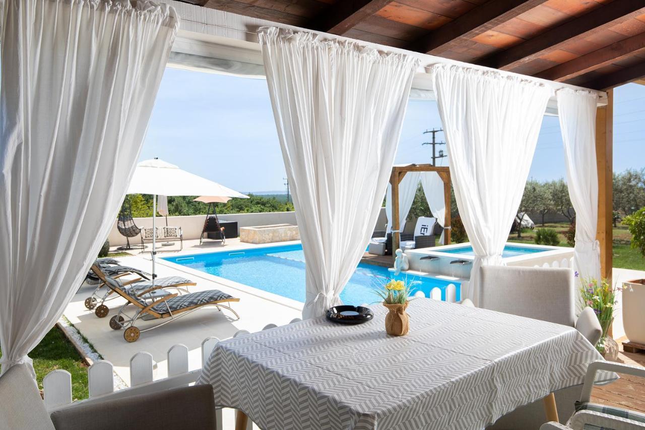 Holiday House Bilos Воднян Екстериор снимка